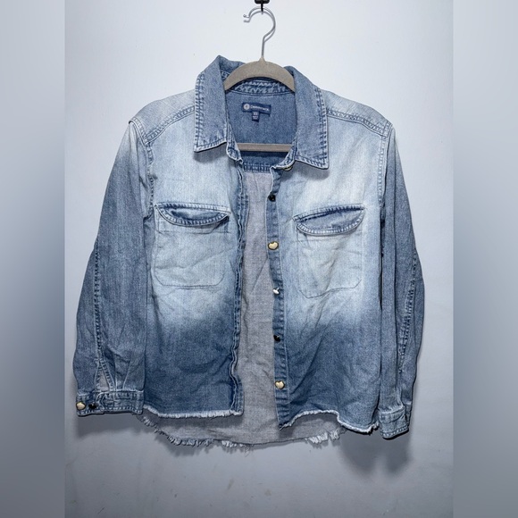 Democracy Tops - Democracy Ombré Denim Blue Top with cute Buttons size xs  EUC